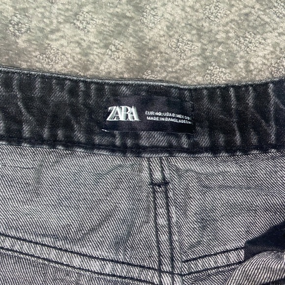 Zara Black High-Waisted Denim Shorts - Picture 3 of 8